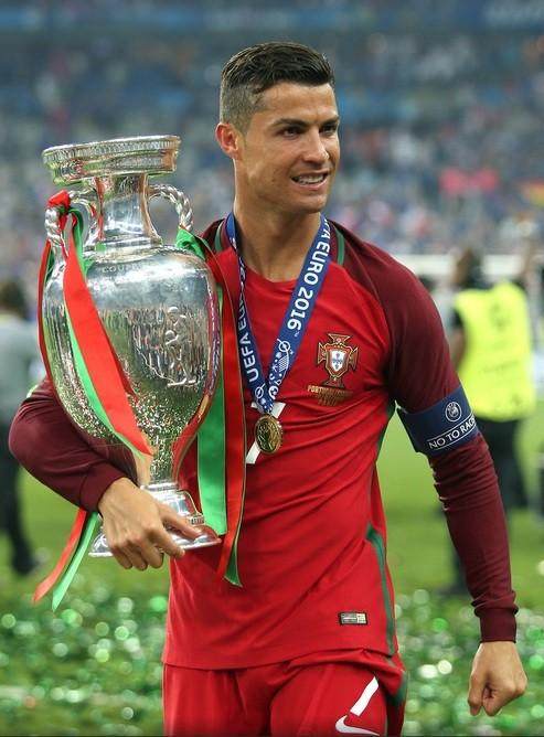 告别世界杯的C罗是葡萄牙足球丰碑 没有后人能及